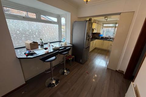 4 bedroom semi-detached house to rent, Withington Road,  Manchester, M21