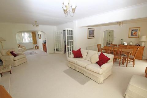 3 bedroom detached house for sale, Lindsay Close, Eastbourne, BN20 8DP