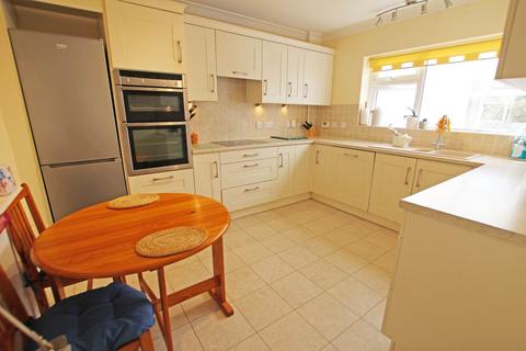 3 bedroom detached house for sale, Lindsay Close, Eastbourne, BN20 8DP