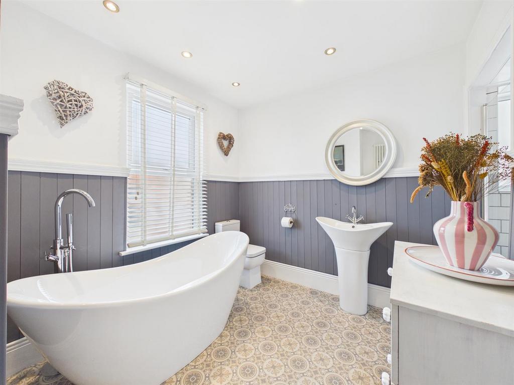 Bath 1.jpg