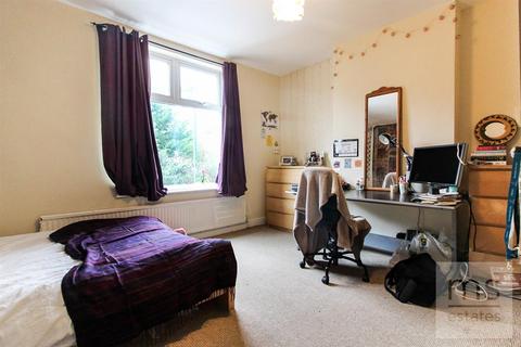 3 bedroom semi-detached house to rent, Cycle Road, Nottingham NG7