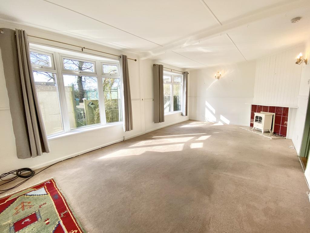 Lounge/Dining Rm