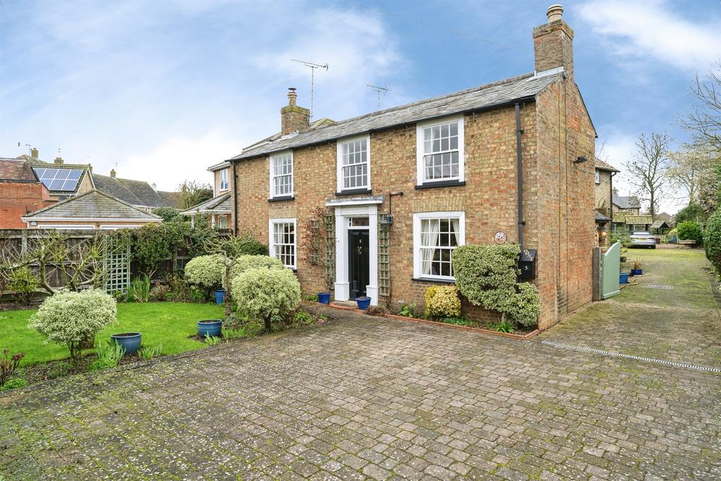5 bedroom detached house for sale