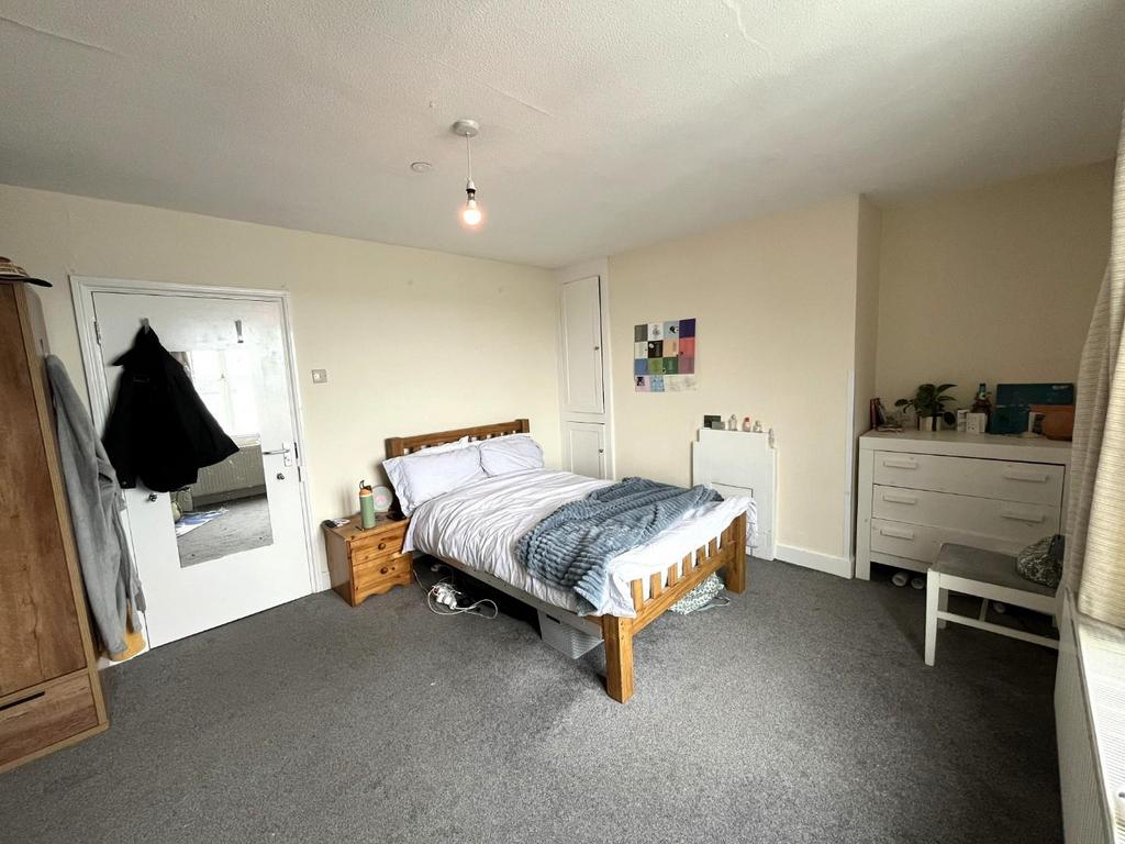Bedroom 2 (2)