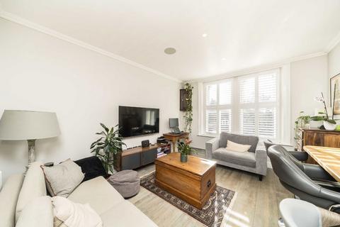 2 bedroom flat to rent, Hopton Road, London SW16