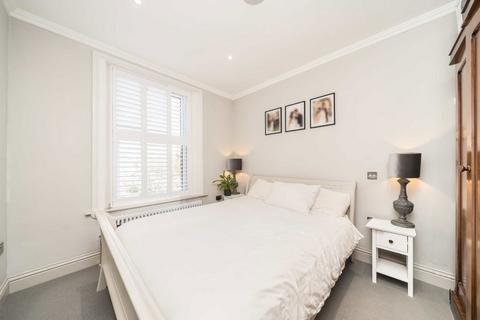 2 bedroom flat to rent, Hopton Road, London SW16