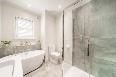 2 bedroom flat to rent, Hopton Road, London SW16
