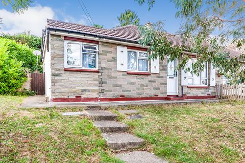 5 bedroom bungalow to rent, Spring Rise, Surrey TW20