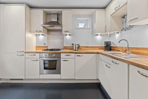 3 bedroom end of terrace house for sale, Siena Drive, Crawley RH10