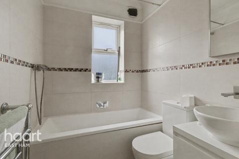 3 bedroom terraced house for sale, Burges Road, London