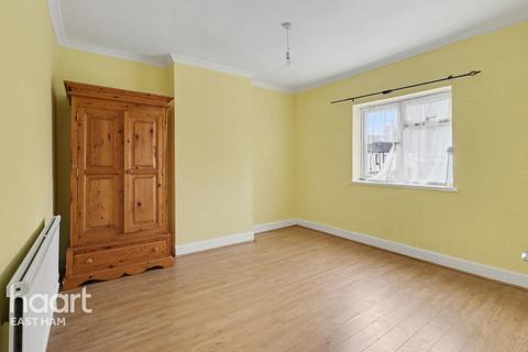 3 bedroom terraced house for sale, Burges Road, London