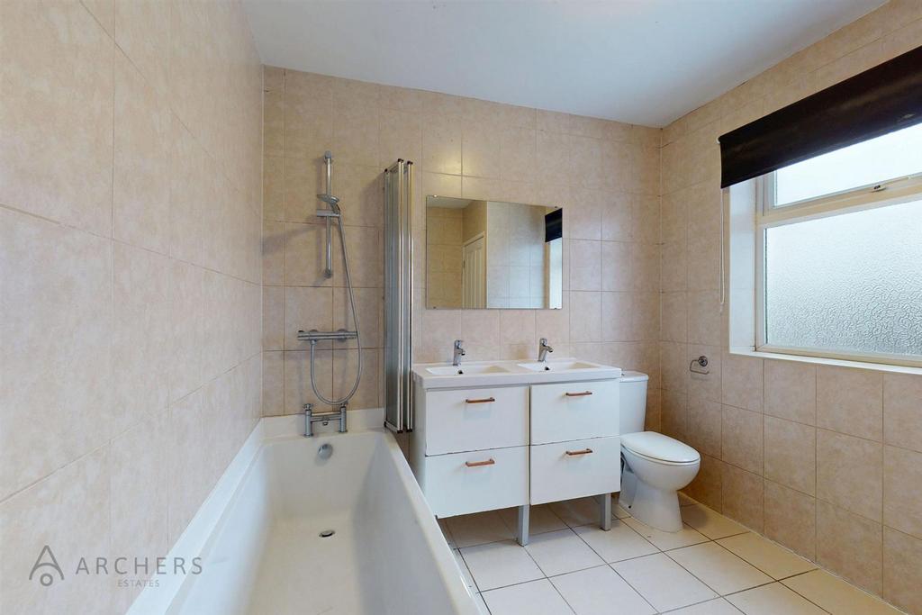 28 Barncliffe Crescent(Interior)-18.jpg