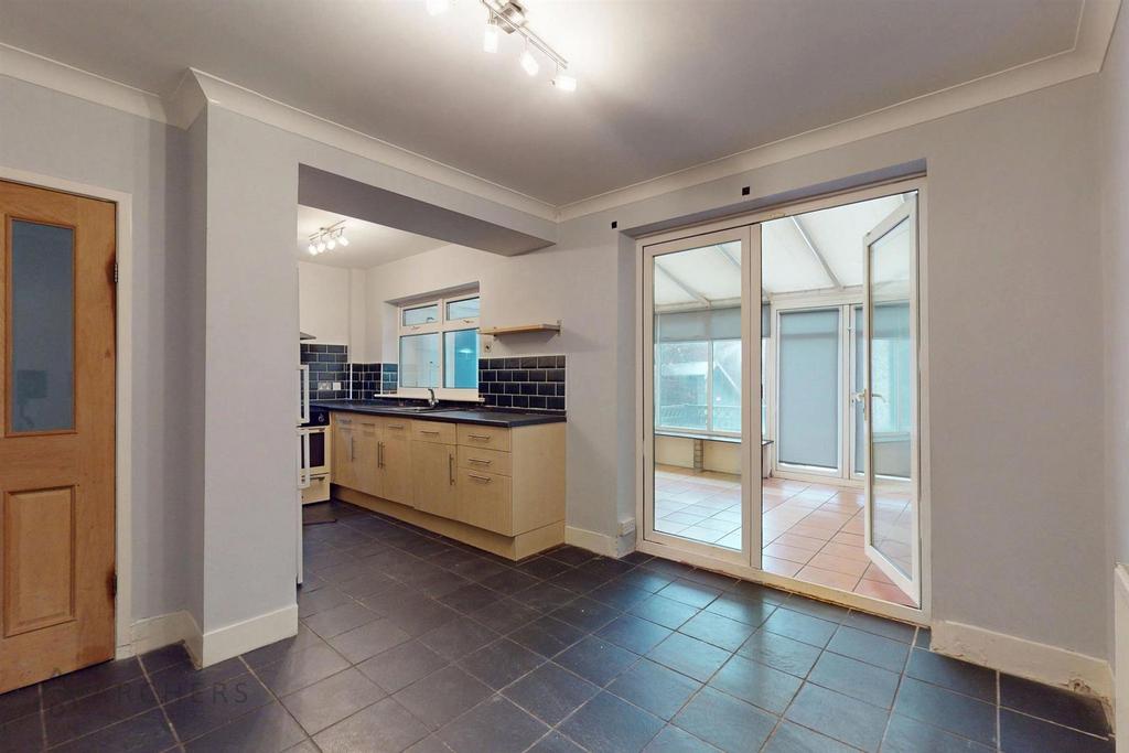 28 Barncliffe Crescent(Interior)-7.jpg
