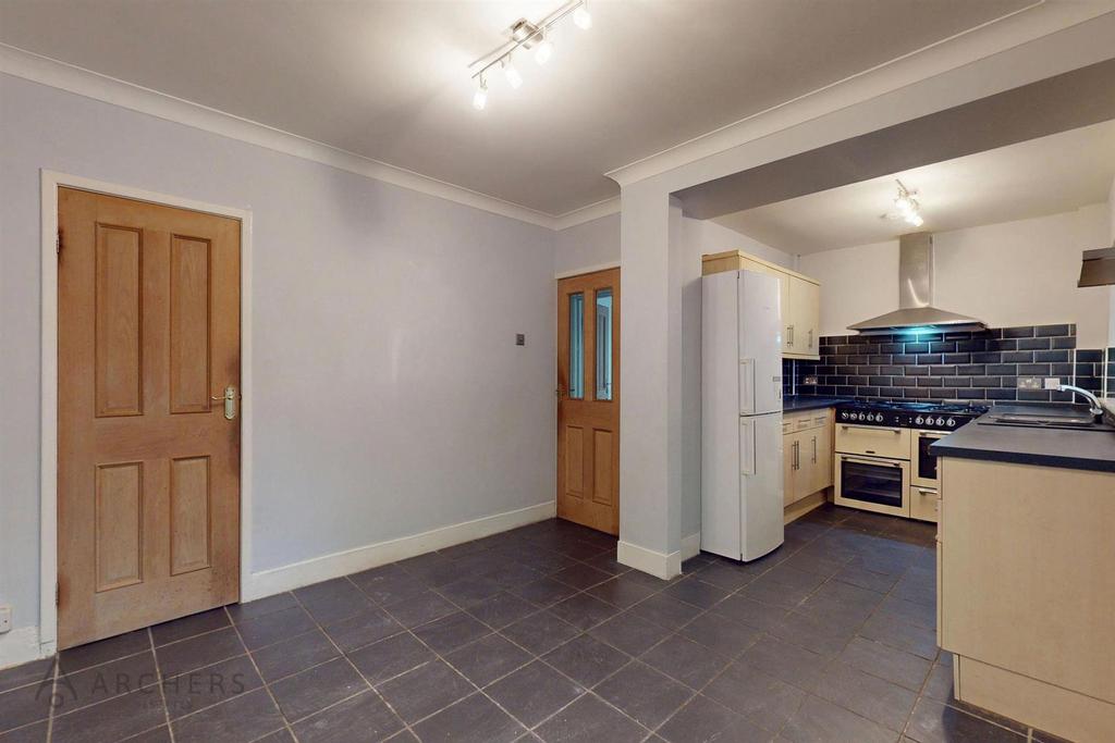 28 Barncliffe Crescent(Interior)-9.jpg