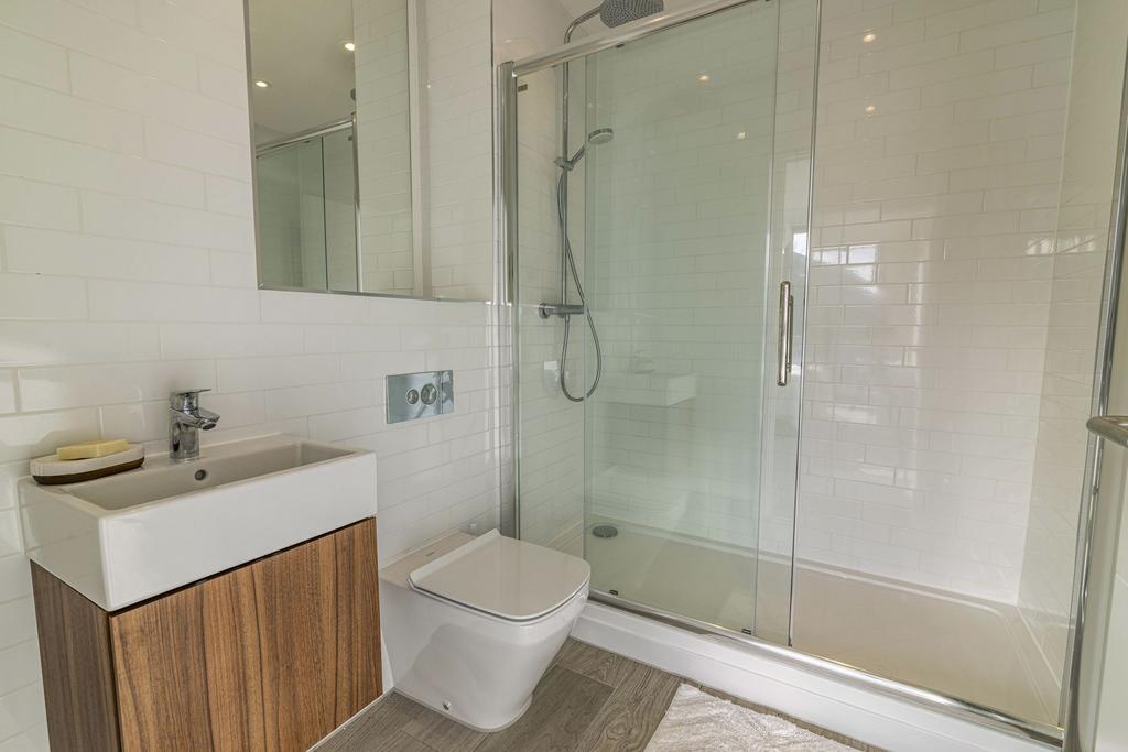 En-suite bathroom