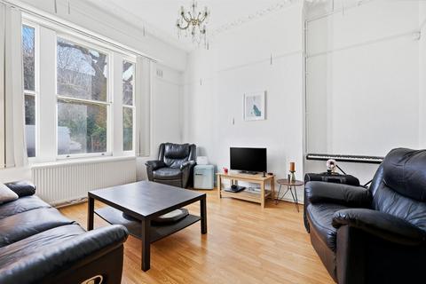3 bedroom flat to rent, Caledonian Road, London N7