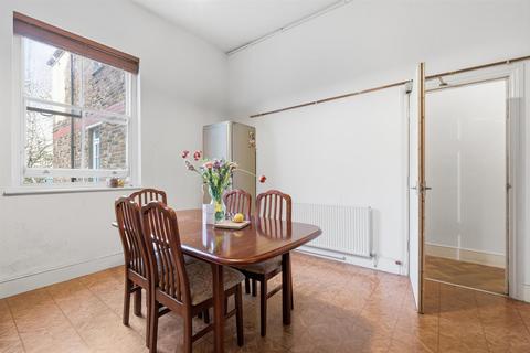 3 bedroom flat to rent, Caledonian Road, London N7