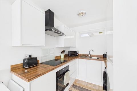 1 bedroom flat to rent, Forton Road, PO12 4TW