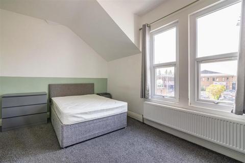 6 bedroom semi-detached house to rent, Nottingham NG7