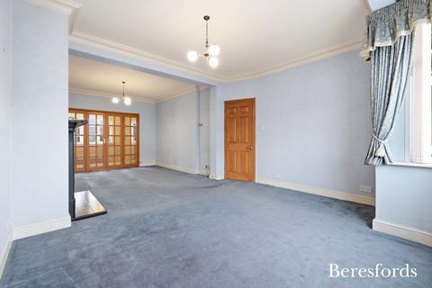4 bedroom terraced house for sale, Stanley Avenue, Gidea Park, RM2