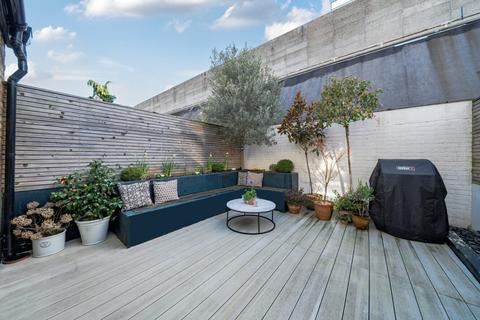 2 bedroom flat for sale, Camborne Road, Southfields, London, SW18