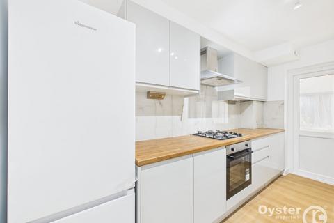 3 bedroom terraced house to rent, Beech Tree Close, Stanmore, HA7
