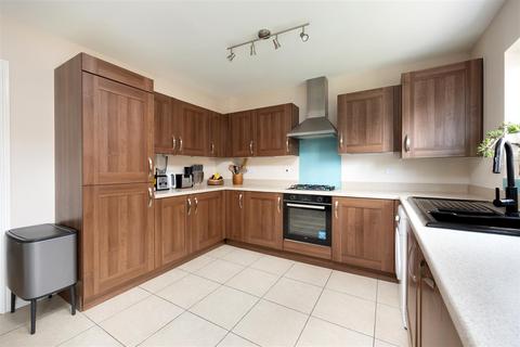 3 bedroom end of terrace house for sale, Mascroft Road, Trowbridge