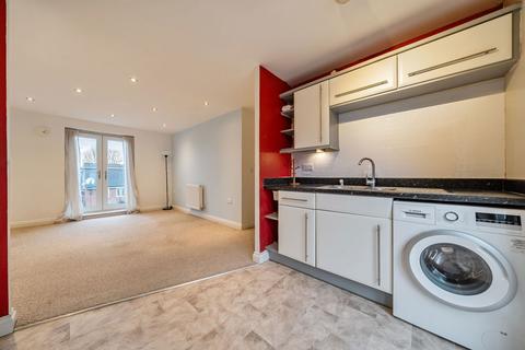 2 bedroom flat for sale, Sinclair Drive Basingstoke RG21 6AD