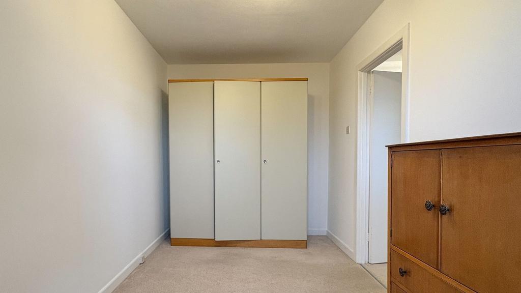 Neat, neutral single bedroom with built-in ward...