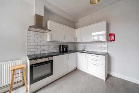 5 bedroom terraced house to rent, Langham Road London N15