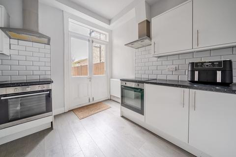 5 bedroom terraced house to rent, Langham Road London N15