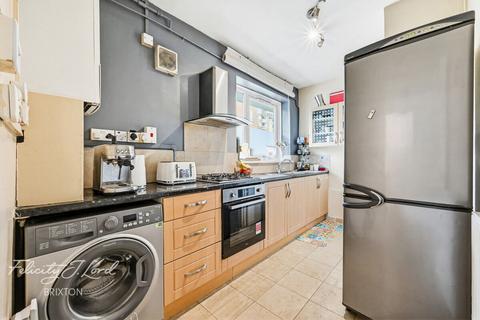 2 bedroom flat for sale, High Trees, LONDON