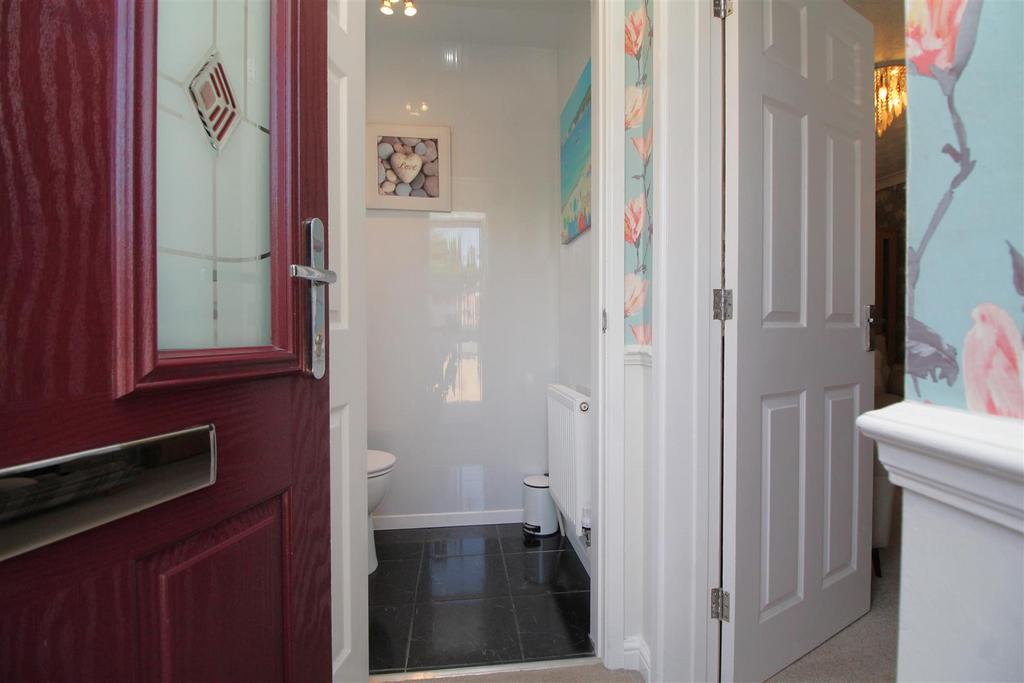 Hall - wc.JPG