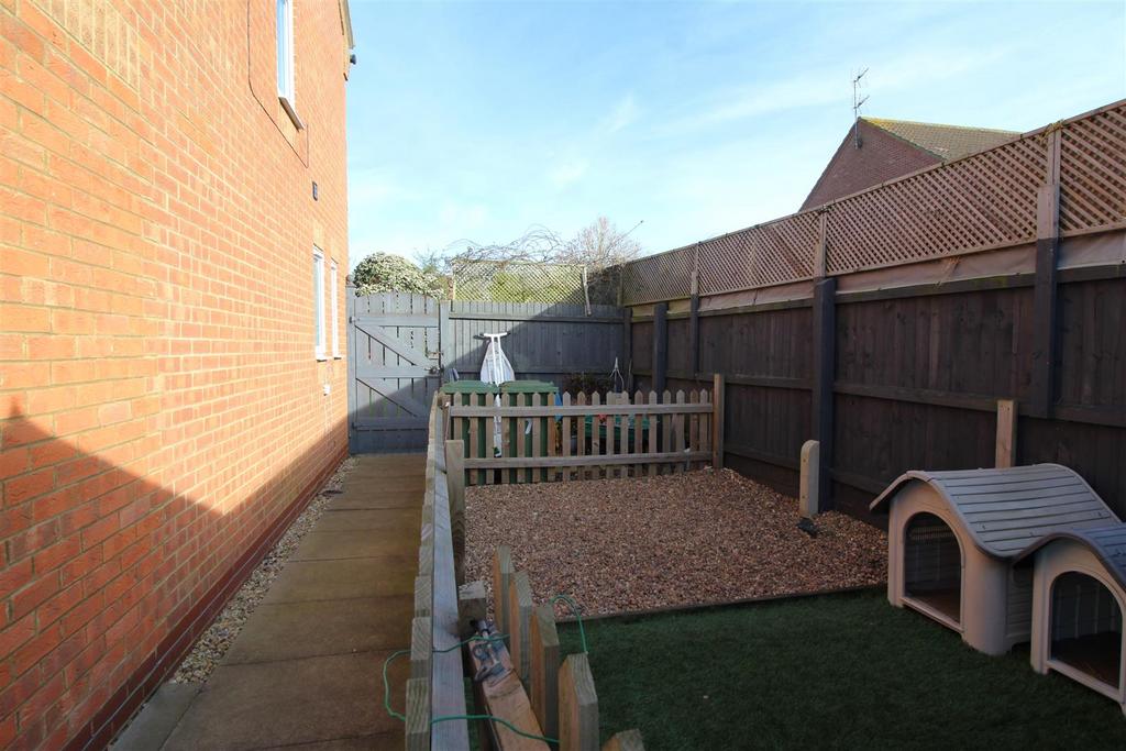 Side garden .JPG