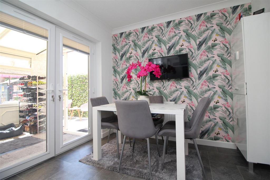 Dining area 1.JPG