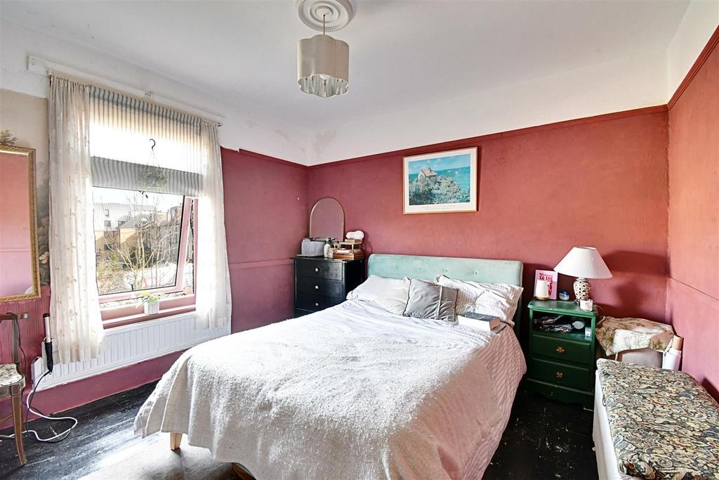 Bedroom 1 1.jpg