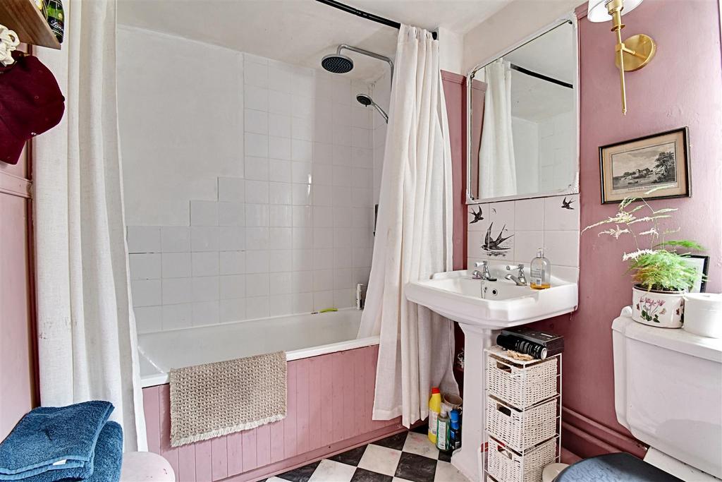 Bathroom.jpg