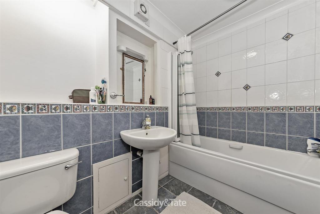 12 Heritage Close-25.jpg