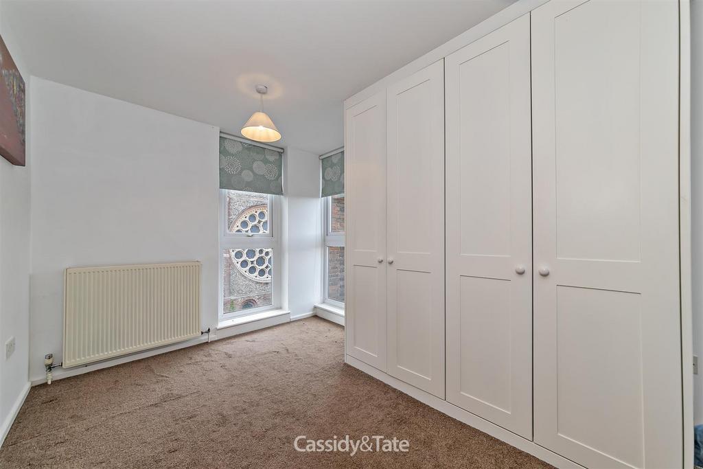12 Heritage Close-24.jpg
