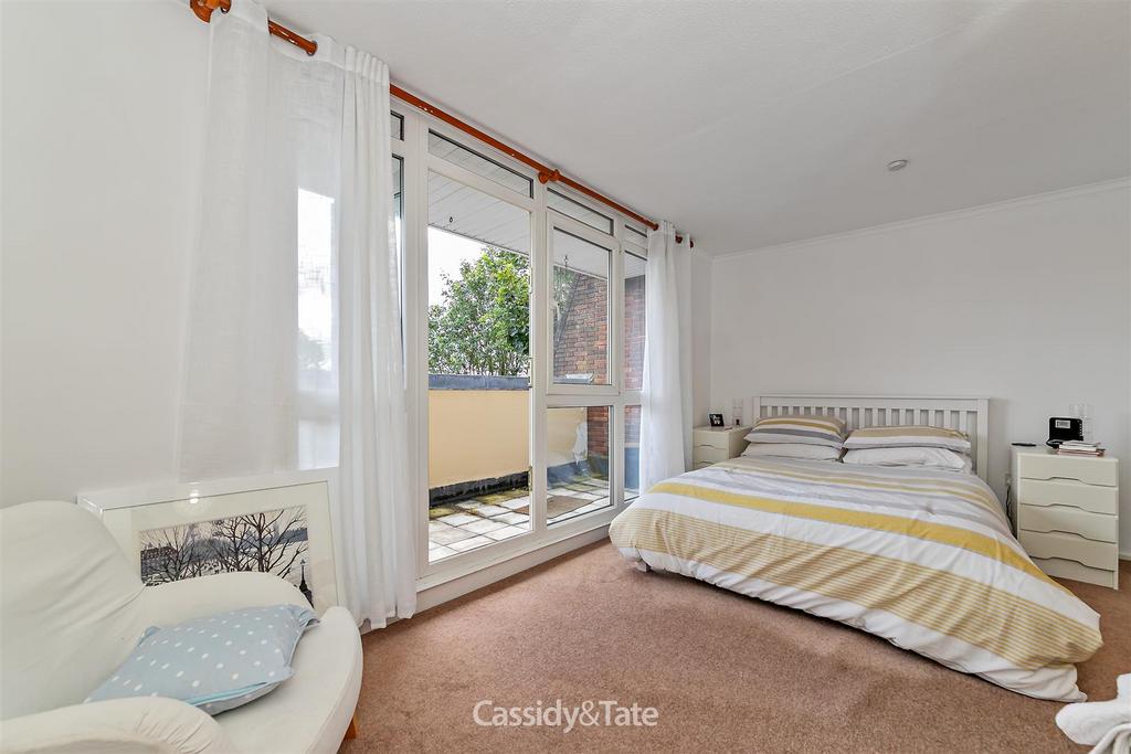 12 Heritage Close-27.jpg