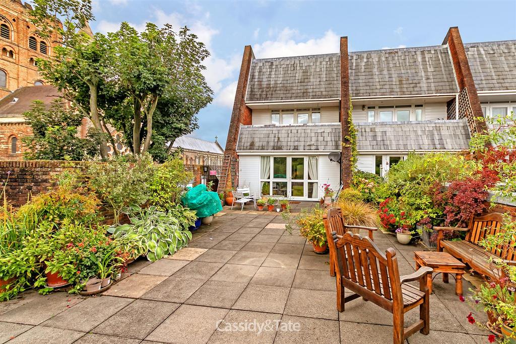 12 Heritage Close-35.jpg