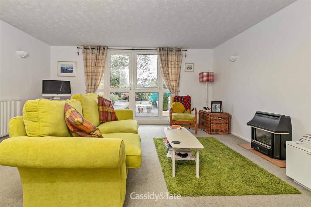 12 Heritage Close-9.jpg