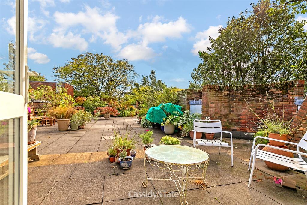 12 Heritage Close-32.jpg