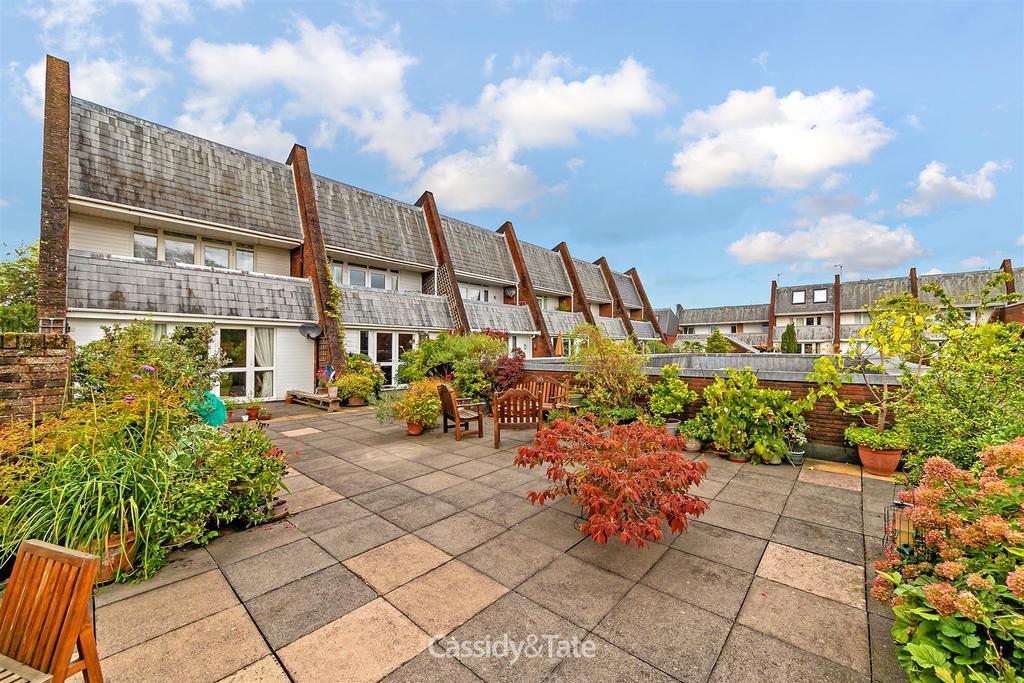 12 Heritage Close-37.jpg