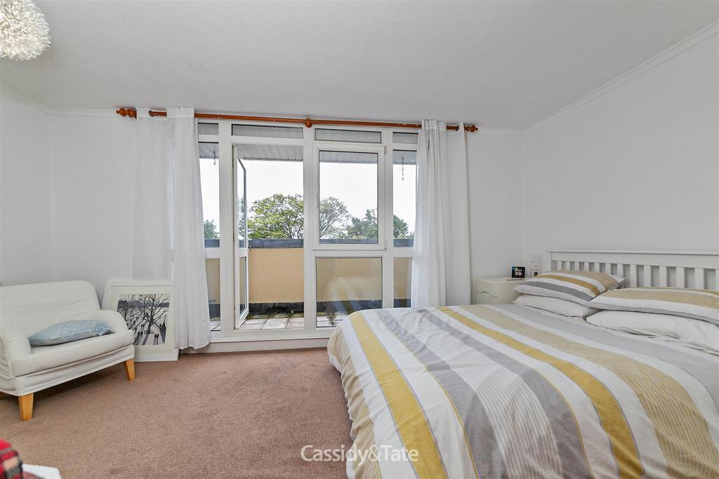 12 Heritage Close-26.jpg