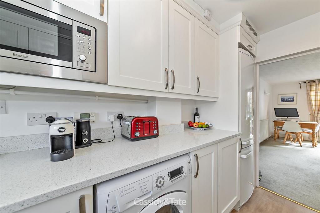 12 Heritage Close-17.jpg