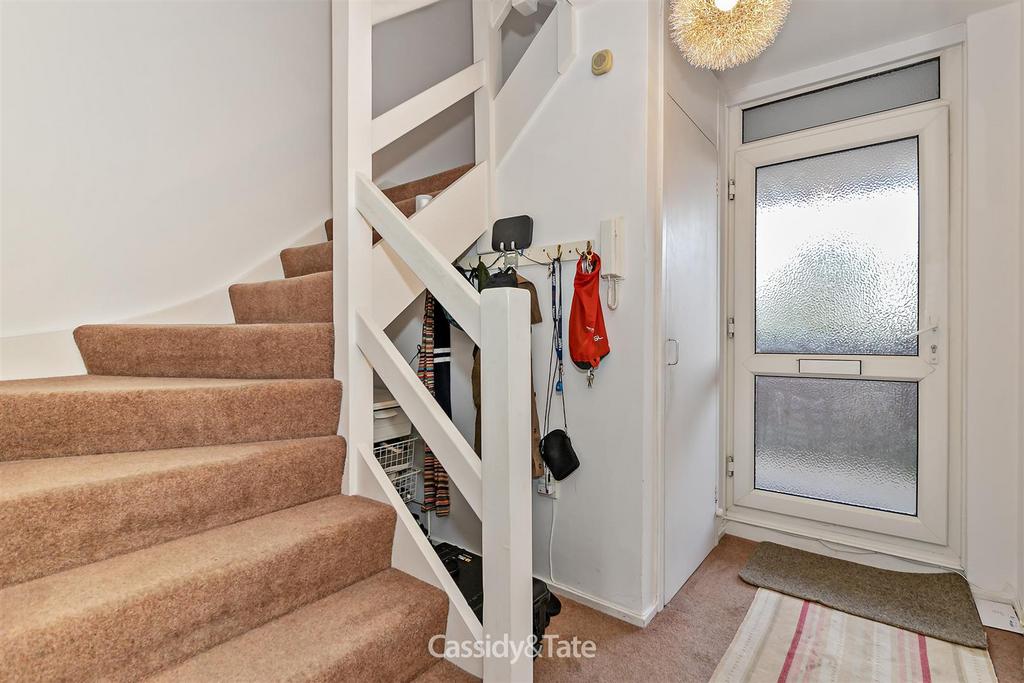 12 Heritage Close-8.jpg