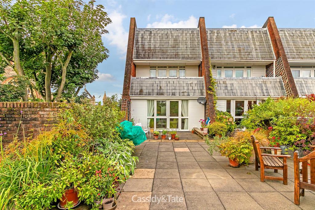 12 Heritage Close-38.jpg