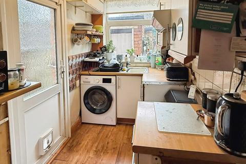 3 bedroom semi-detached house for sale, kew drive, Wigston, Leicester, LE18