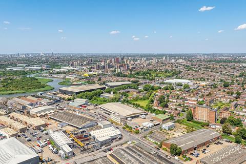 Distribution warehouse to rent, 3-5 Thames Rd Barking IG11 0HB